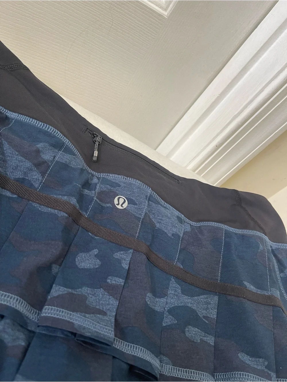 lululemon athletica Pace Setter Navy Blue Camouflage Skater Skirt size 8